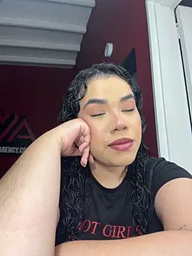 Snapshot of krisstenSantos chatting on February 2026 01:07:02 PM krisstenSantos online show from February 2026 01:07:02 PM