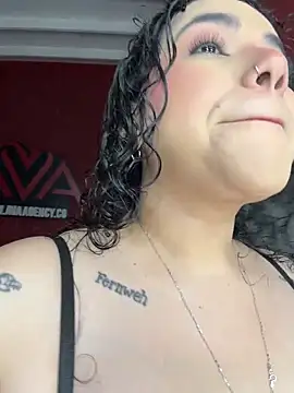 Snapshot of krisstenSantos chatting on February 2026 01:33:02 PM krisstenSantos online show from February 2026 01:33:02 PM