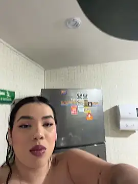 Snapshot of krisstenSantos chatting on March 2026 01:40:02 PM krisstenSantos online show from March 2026 01:40:02 PM