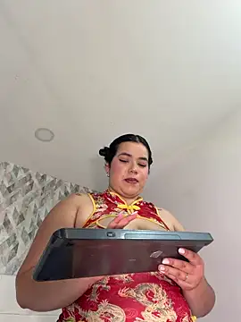 krisstenSantos online show from May 2026 01:05:02 PM