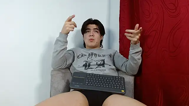 Snapshot of noah_voss chatting on October 2025 11:39:01 AM noah voss online show from October 2025 11:39:01 AM