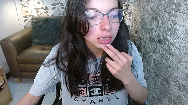 Snapshot of alllyson_ chatting on September 2025 07:47:01 PM alllyson online show from September 2025 07:47:01 PM