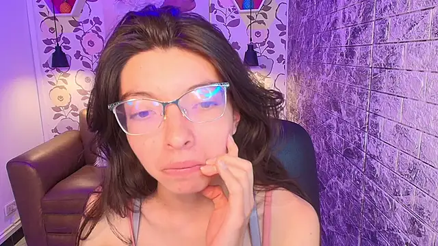 Snapshot of alllyson_ chatting on October 2025 07:53:01 PM alllyson online show from October 2025 07:53:01 PM