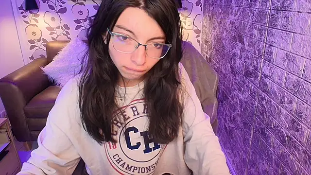 Snapshot of alllyson_ chatting on October 2025 07:44:02 PM alllyson online show from October 2025 07:44:02 PM