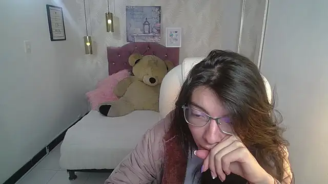 alllyson  online show from November 2025 08:00:01 PM