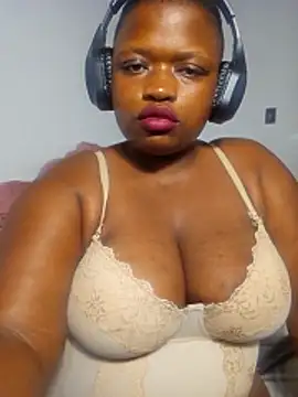 lady-zeei online show from May 2026 07:20:01 PM
