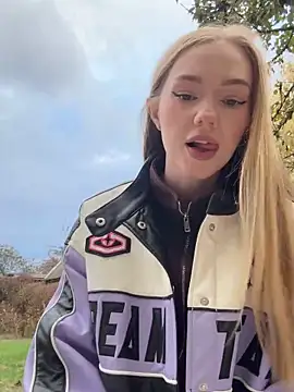 MilaMoone online show from November 2025 01:10:01 PM