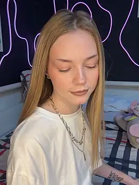 MilaMoone online show from February 2026 11:04:02 AM