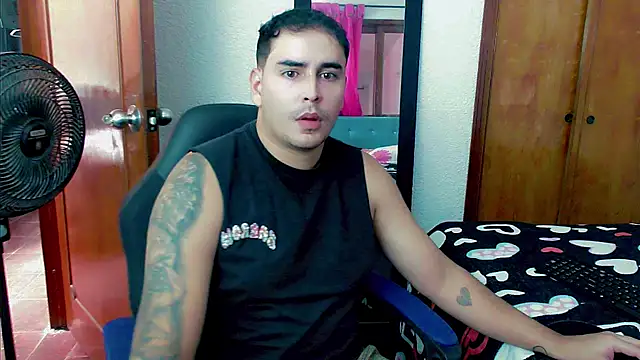 Snapshot of Damian222_ chatting on September 2025 06:41:02 PM Damian222 online show from September 2025 06:41:02 PM