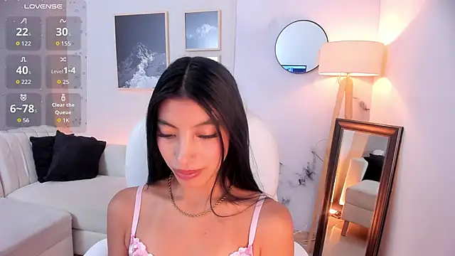 Tiffany Low online show from March 2026 03:38:01 PM