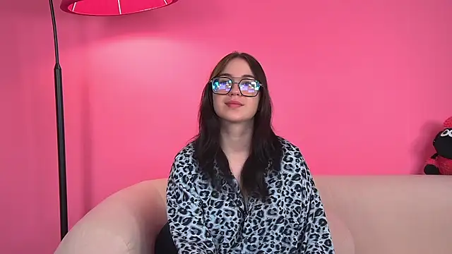 Snapshot of AnneAvery chatting on October 2025 08:37:01 AM AnneAvery online show from October 2025 08:37:01 AM