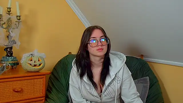 Snapshot of AnneAvery chatting on October 2025 06:25:01 AM AnneAvery online show from October 2025 06:25:01 AM