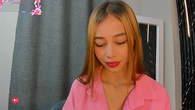 Naomi Rousse online show from May 2026 01:07:01 PM