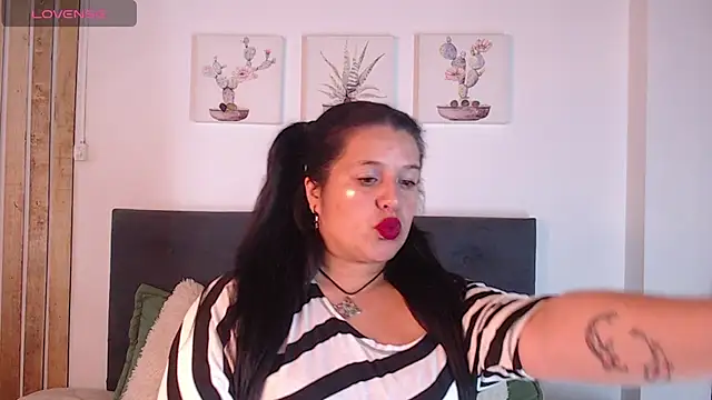 Snapshot of Andrea_secret_ chatting on October 2025 02:38:01 PM Andrea secret online show from October 2025 02:38:01 PM