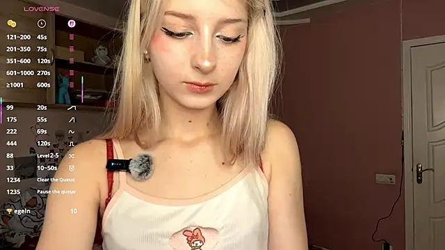 FridaAaberg online show from October 2025 07:41:01 AM