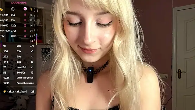 Snapshot of FridaAaberg chatting on November 2025 07:33:02 AM FridaAaberg online show from November 2025 07:33:02 AM