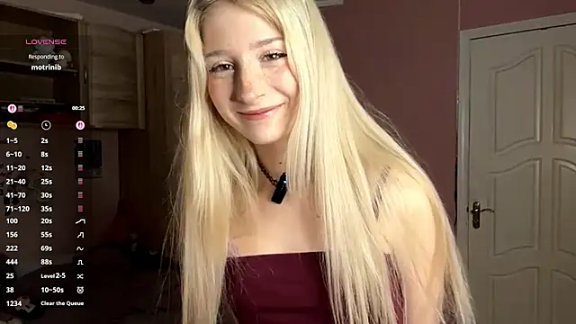 Snapshot of FridaAaberg chatting on December 2025 07:06:02 AM FridaAaberg online show from December 2025 07:06:02 AM