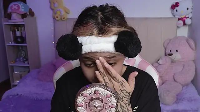 NekoWaifu online show from May 2026 02:11:01 PM