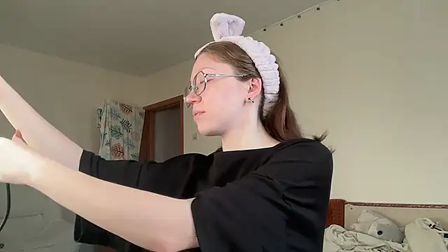 MargarettNewbie online show from October 2025 04:21:01 AM