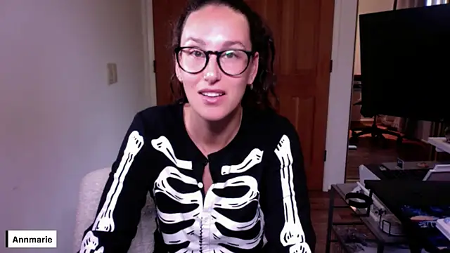 Snapshot of annmarieferrara chatting on October 2025 04:04:02 PM annmarieferrara online show from October 2025 04:04:02 PM