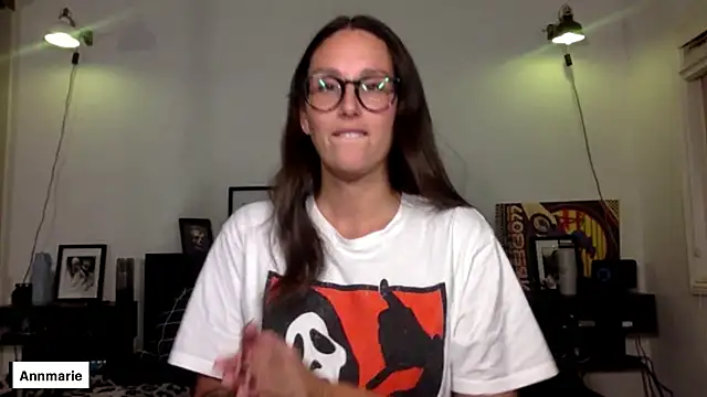 Snapshot of annmarieferrara chatting on October 2025 02:31:02 AM annmarieferrara online show from October 2025 02:31:02 AM