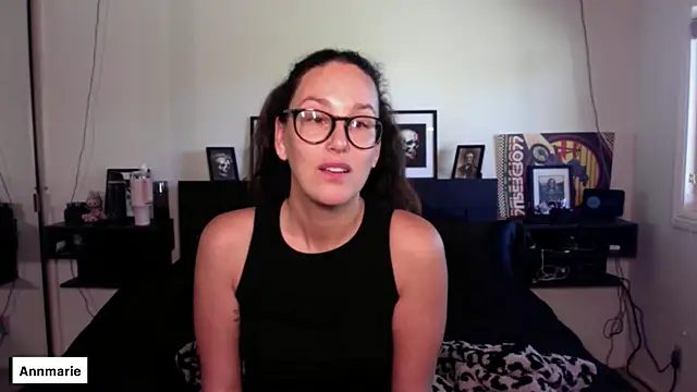 Snapshot of annmarieferrara chatting on October 2025 04:09:01 PM annmarieferrara online show from October 2025 04:09:01 PM