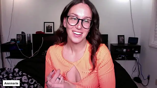 Snapshot of annmarieferrara chatting on October 2025 04:08:02 PM annmarieferrara online show from October 2025 04:08:02 PM