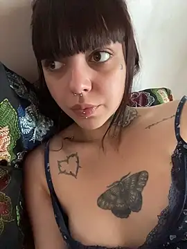 Snapshot of ravenadark chatting on November 2025 04:29:02 PM ravenadark online show from November 2025 04:29:02 PM