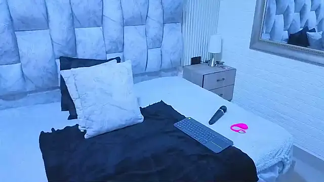 Snapshot of sofiagutierrez__ chatting on November 2025 01:03:02 AM sofiagutierrez online show from November 2025 01:03:02 AM