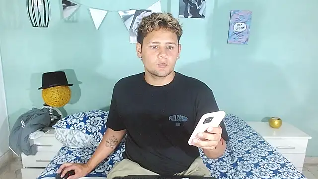 Snapshot of yoel_smith78 chatting on September 2025 07:04:01 PM yoel smith78 online show from September 2025 07:04:01 PM