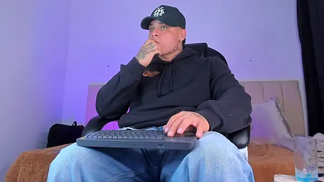 denis munera online show from November 2025 04:23:02 AM