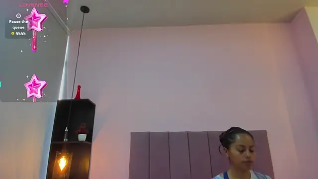 HoollyHendrix online show from October 2025 08:10:01 PM