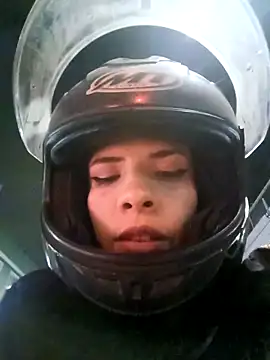 Snapshot of VioletStonee1 chatting on October 2025 11:31:01 PM VioletStonee1 online show from October 2025 11:31:01 PM