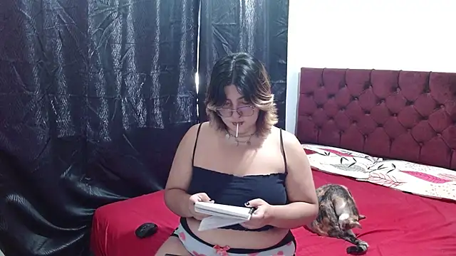 Snapshot of Roxy_f_w chatting on September 2025 01:35:01 PM Roxy f w online show from September 2025 01:35:01 PM