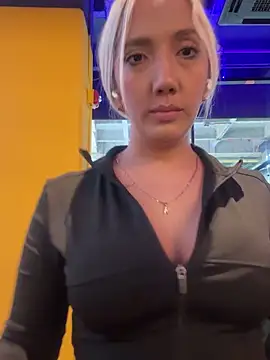 Isa klein online show from October 2025 09:56:01 PM