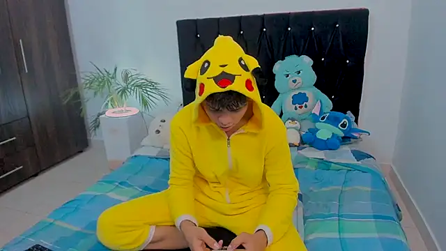 Zacktorres  online show from October 2025 11:24:01 PM