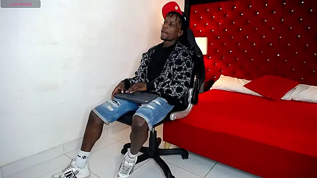 SkylerBigxxx online show from September 2025 03:19:02 AM