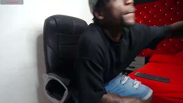 SkylerBigxxx online show from October 2025 03:51:02 AM