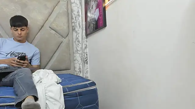 Logan Jhonson online show from October 2025 03:07:01 AM