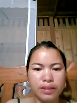 emly-xinh18 online show from September 2025 01:56:01 PM