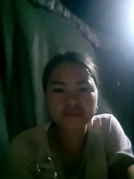 emly-xinh18 online show from September 2025 01:45:01 PM