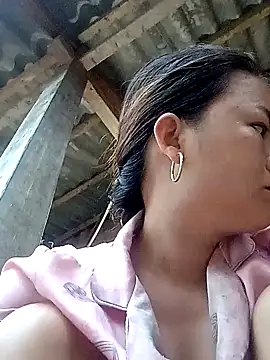 emly-xinh18 online show from September 2025 10:57:01 PM