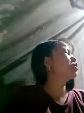 emly-xinh18 online show from October 2025 02:59:01 PM