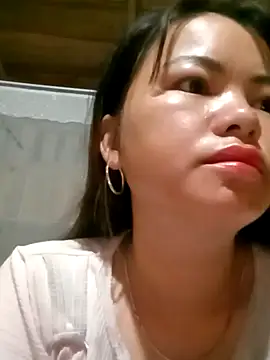 emly-xinh18 online show from October 2025 09:38:01 PM