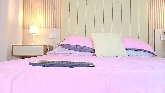 Snapshot of alessia_moon1 chatting on February 2026 12:10:02 PM alessia moon1 online show from February 2026 12:10:02 PM