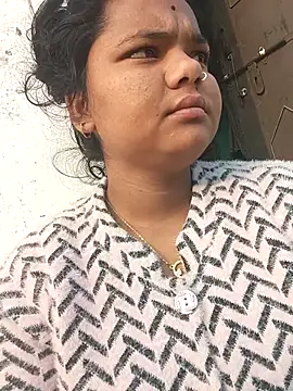 Hot Shredha online show from November 2025 02:35:01 AM