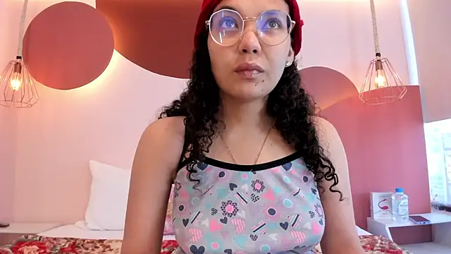 Snapshot of SweetStarr_ chatting on September 2025 01:04:01 PM SweetStarr online show from September 2025 01:04:01 PM