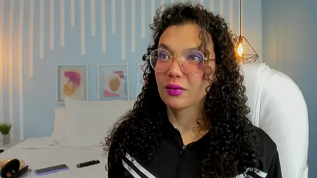 Snapshot of SweetStarr_ chatting on October 2025 01:07:01 PM SweetStarr online show from October 2025 01:07:01 PM