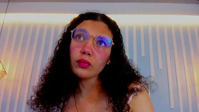 Snapshot of SweetStarr_ chatting on October 2025 01:55:02 PM SweetStarr online show from October 2025 01:55:02 PM