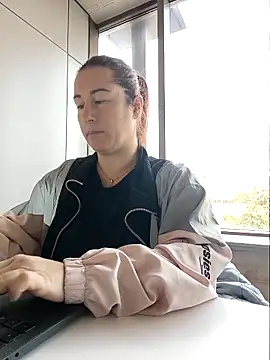 bichota85 online show from December 2025 09:40:01 AM